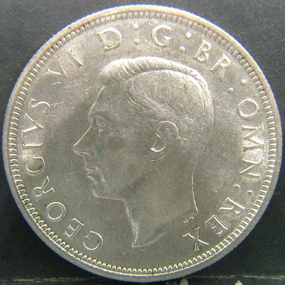 Back side of 🇬🇧 United Kingdom – Monarchs and Milestones Half Crown  1939 object