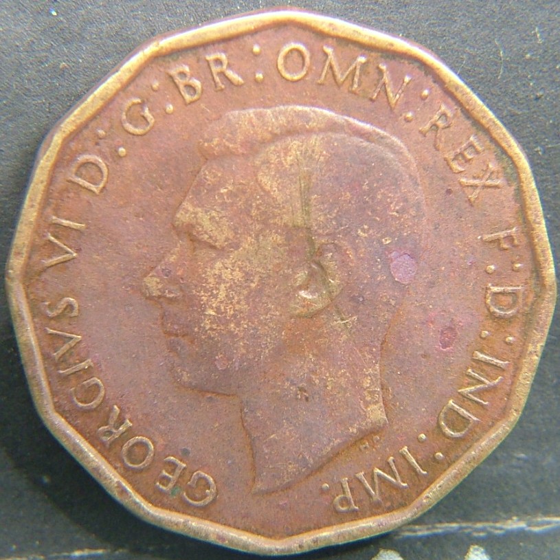 Back side of 🇬🇧 United Kingdom – Monarchs and Milestones 3 Pence  1943 object
