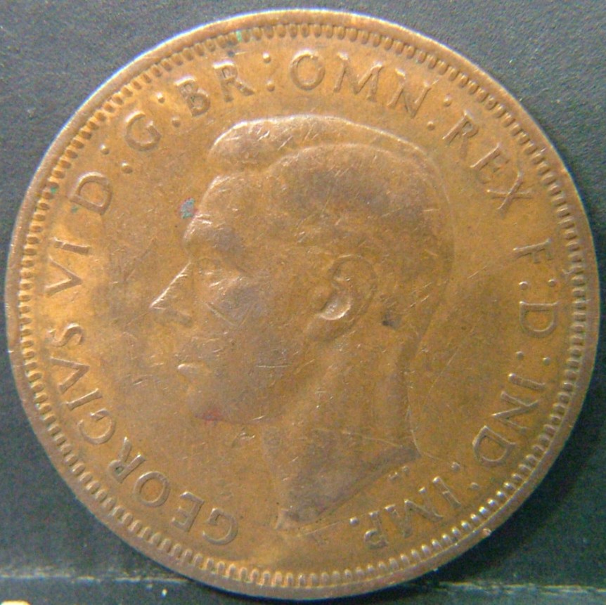 Back side of 🇬🇧 United Kingdom – Monarchs and Milestones Half Penny  1945 object