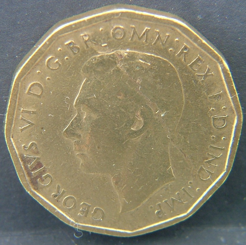 Back side of Great Britain 3 Pence 1942 coin