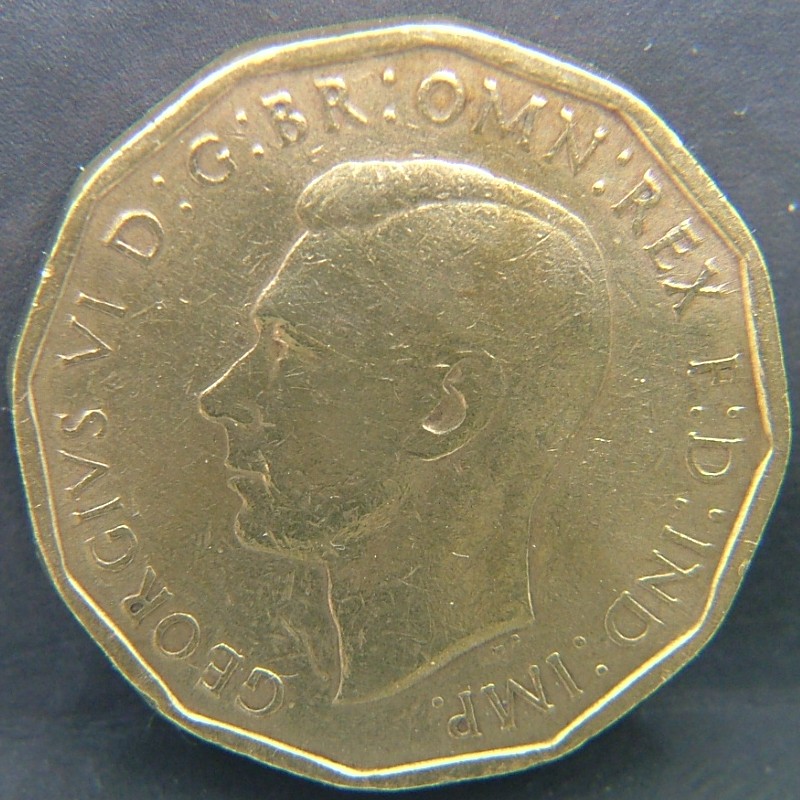 Back side of 🇬🇧 United Kingdom – Monarchs and Milestones 3 Pence 1942 coin