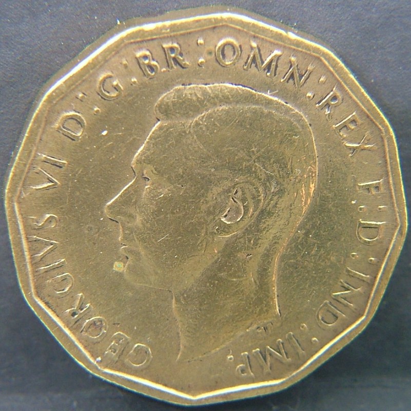 Back side of 🇬🇧 United Kingdom – Monarchs and Milestones 3 Pence 1943 coin