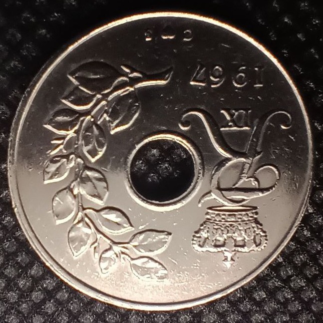 Front side of Denmark 25 Ore 1967 coin