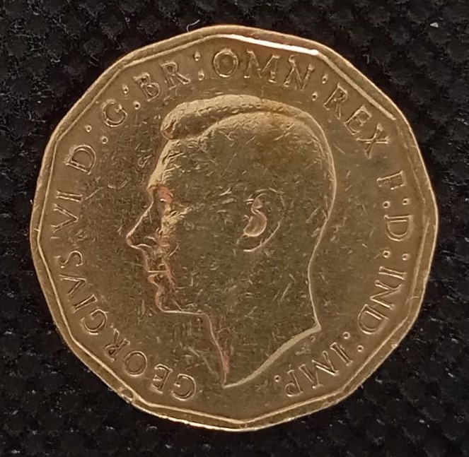 Front side of Great Britain 3 Pence 1942 coin
