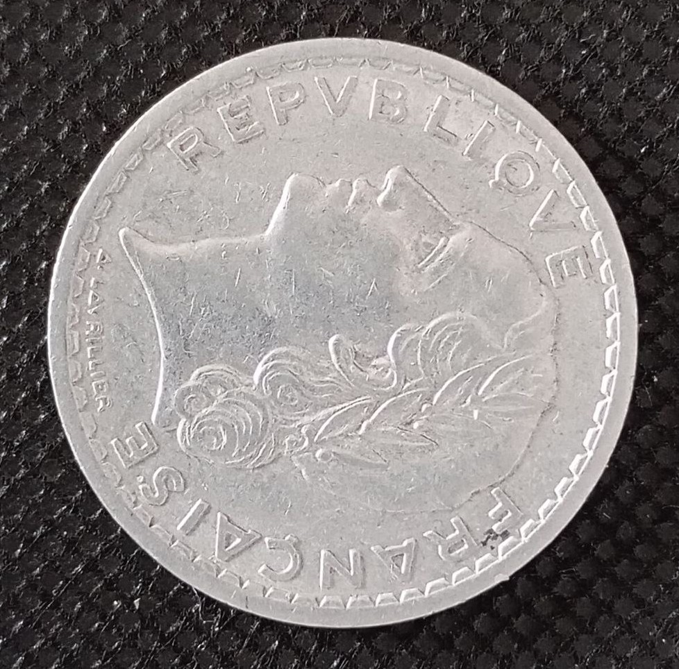 Front side of France 5 Franks 1945 coin