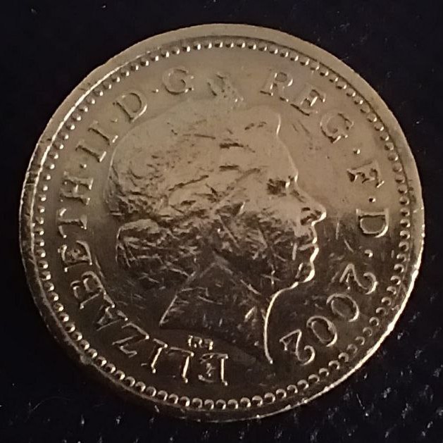 Back side of Great Britain 1 Pound 2002 coin