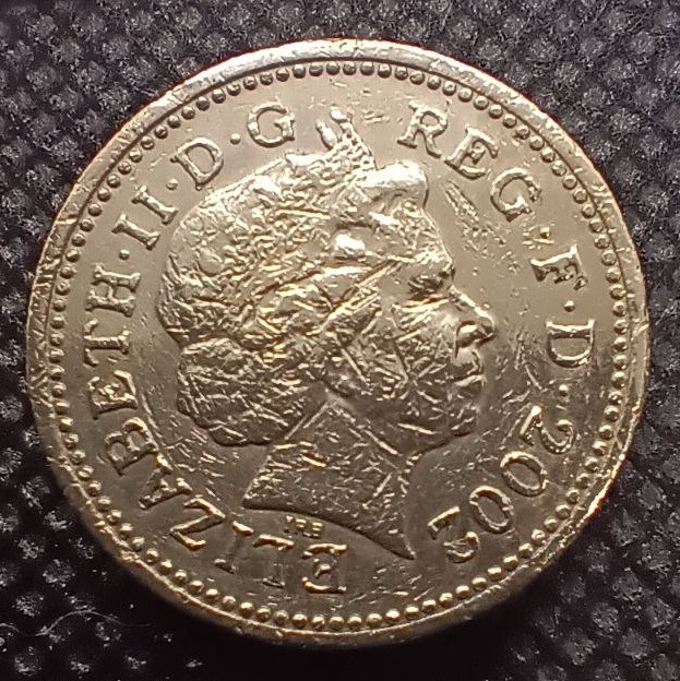 Front side of Great Britain 1 Pound 2002 coin