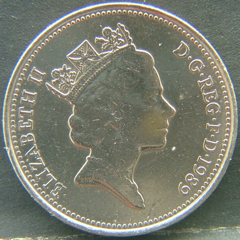 Front side of 🇬🇧 United Kingdom – Monarchs and Milestones 5 Pence 1989 coin