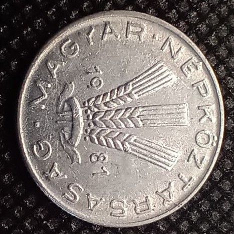 Front side of Hungary 20 Filler 1981 coin