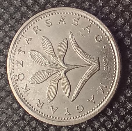 Front side of Hungary 2 Forint 2001 coin