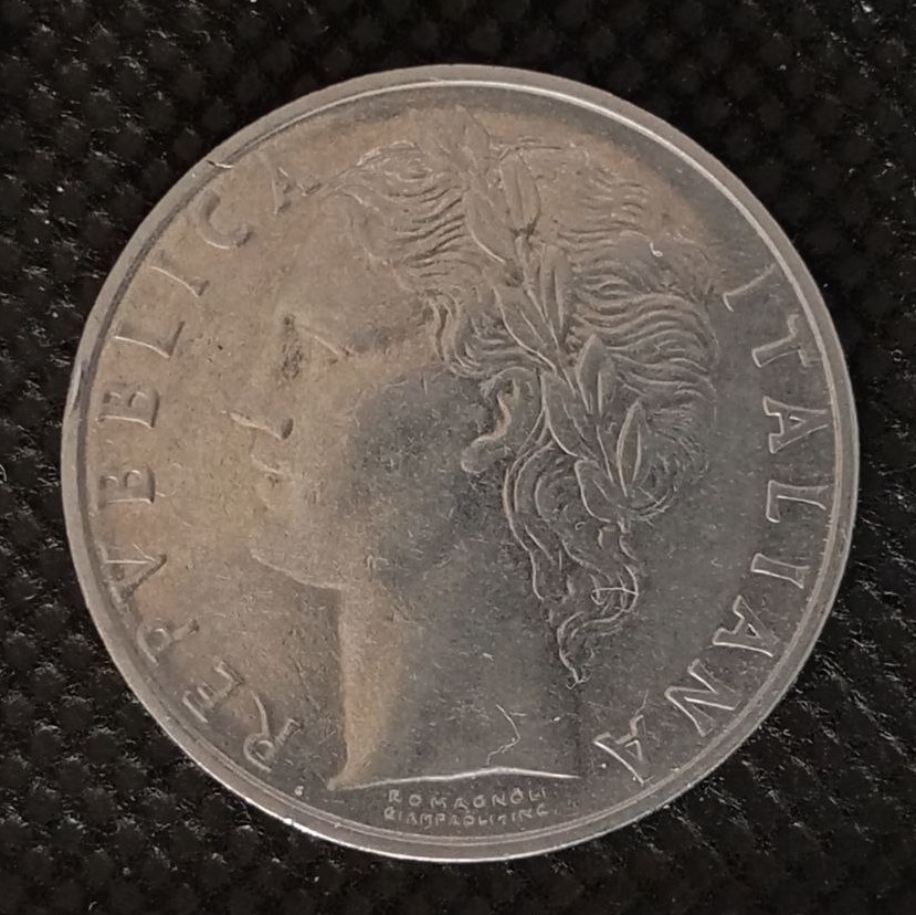 Front side of Italy 100 Lire 1966 coin
