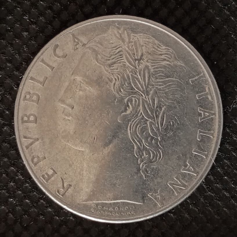 Front side of Italy 100 Lire 1977 coin