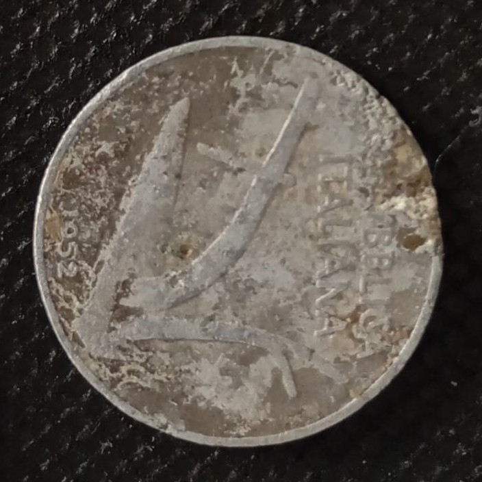 Front side of Italy 10 Lire 1952 coin