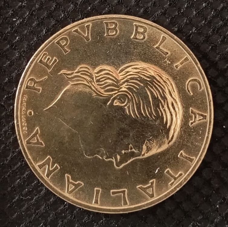 Front side of Italy 200 Lire 1988 coin