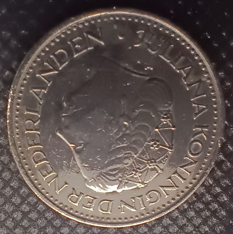 Front side of Netherlands 1 Gulden 1970 coin