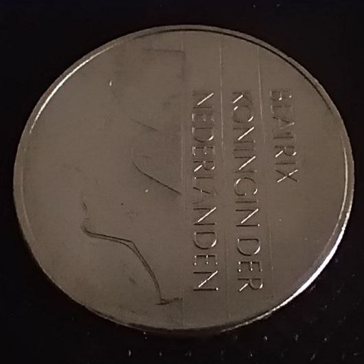 Back side of Netherlands 1 Gulden 1982 coin