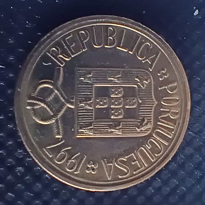 Back side of Portugal 5 Escudos 1997 coin