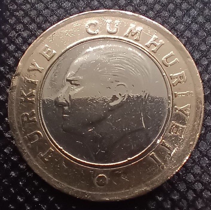 Front side of Turkey 1 Lira 2009 coin
