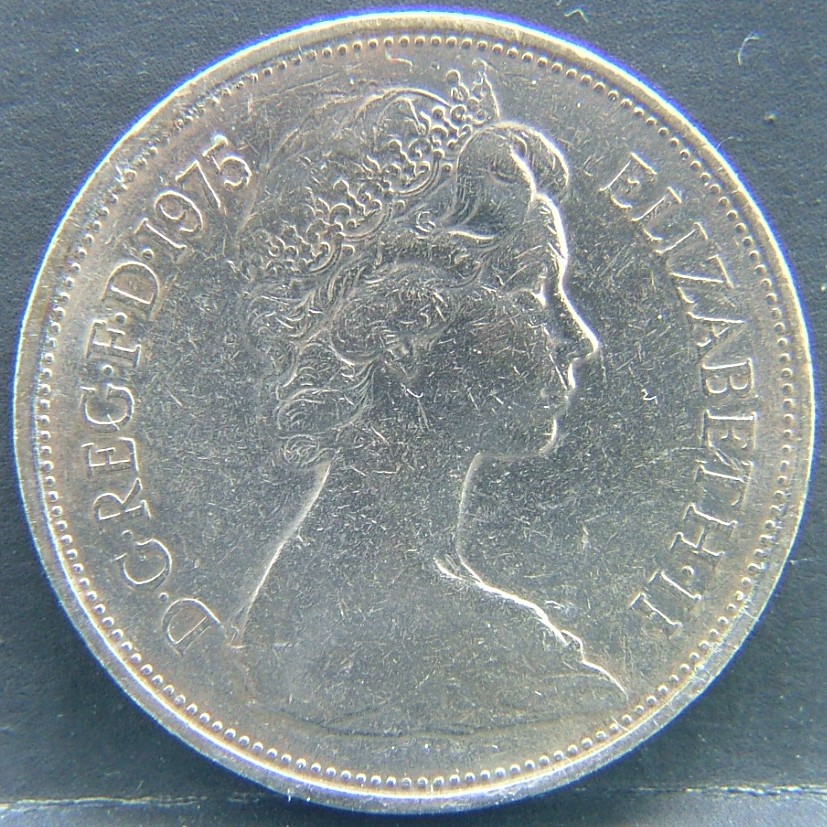 Front side of 🇬🇧 United Kingdom – Monarchs and Milestones 10 Pence 1975 coin