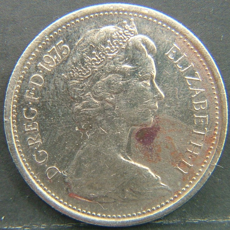 Back side of 🇬🇧 United Kingdom – Monarchs and Milestones 5 Pence 1975 coin