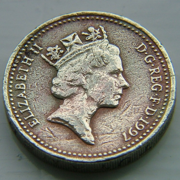 Back side of Great Britain 1 Pound 1997 coin